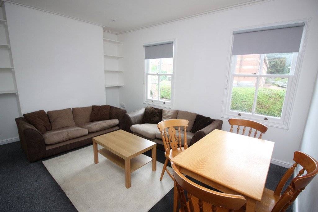 4 bed flat to rent in Clifton Road, 3