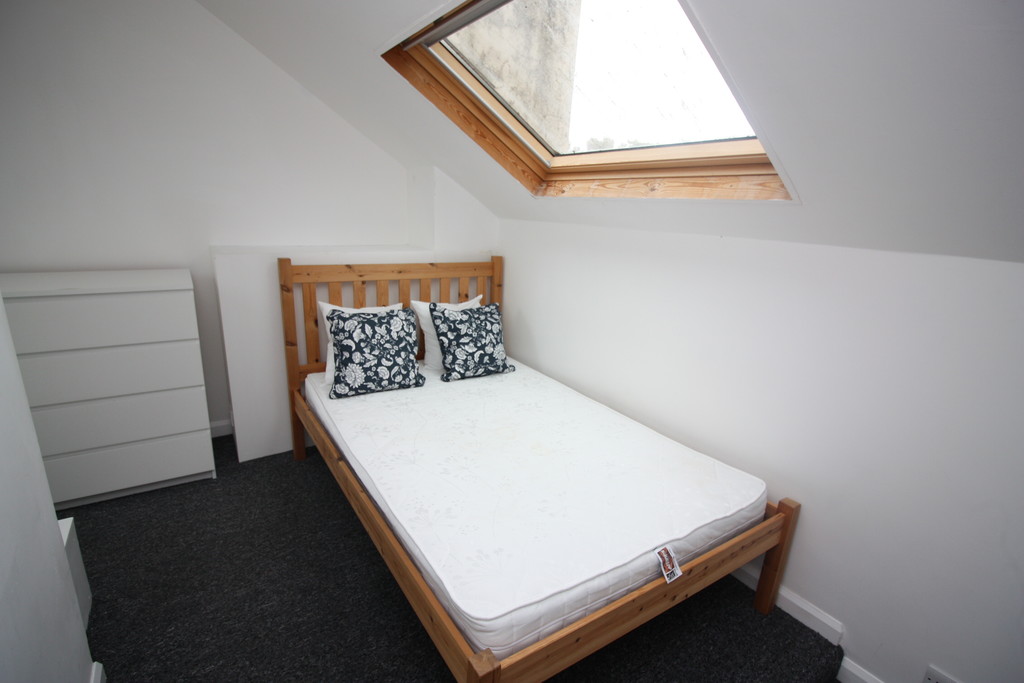 4 bed flat to rent in Clifton Road,  - Property Image 8