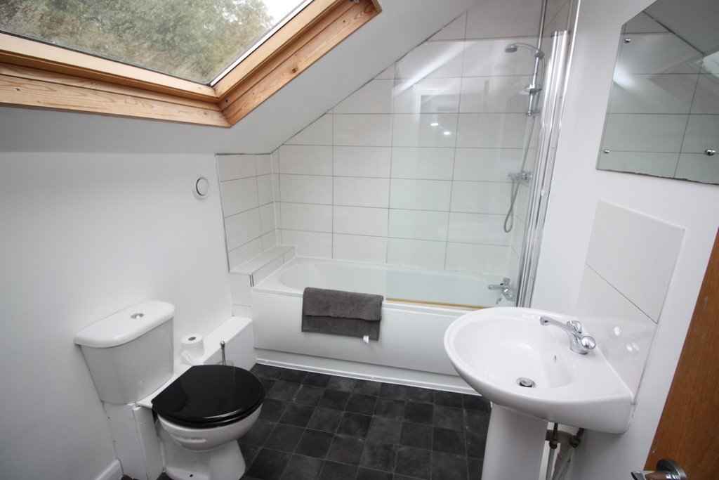 4 bed flat to rent in Clifton Road,  - Property Image 10