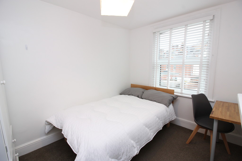 4 bed house to rent in Mount Pleasant Road,  - Property Image 6