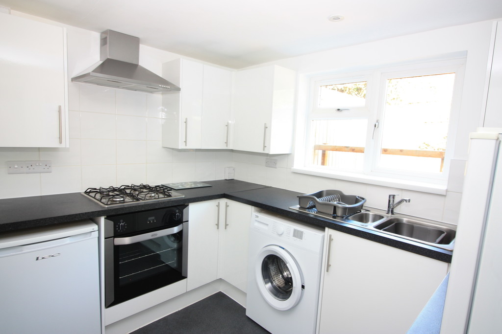 2 bed house to rent in Hoopern Street, Exeter 1
