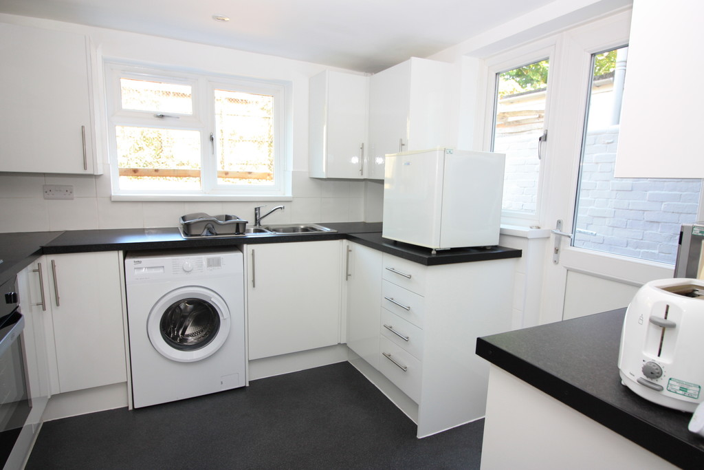 2 bed house to rent in Hoopern Street, Exeter 2