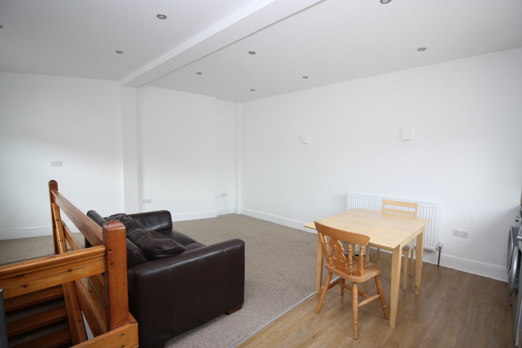 1 bed house to rent in Clifton Road, 6