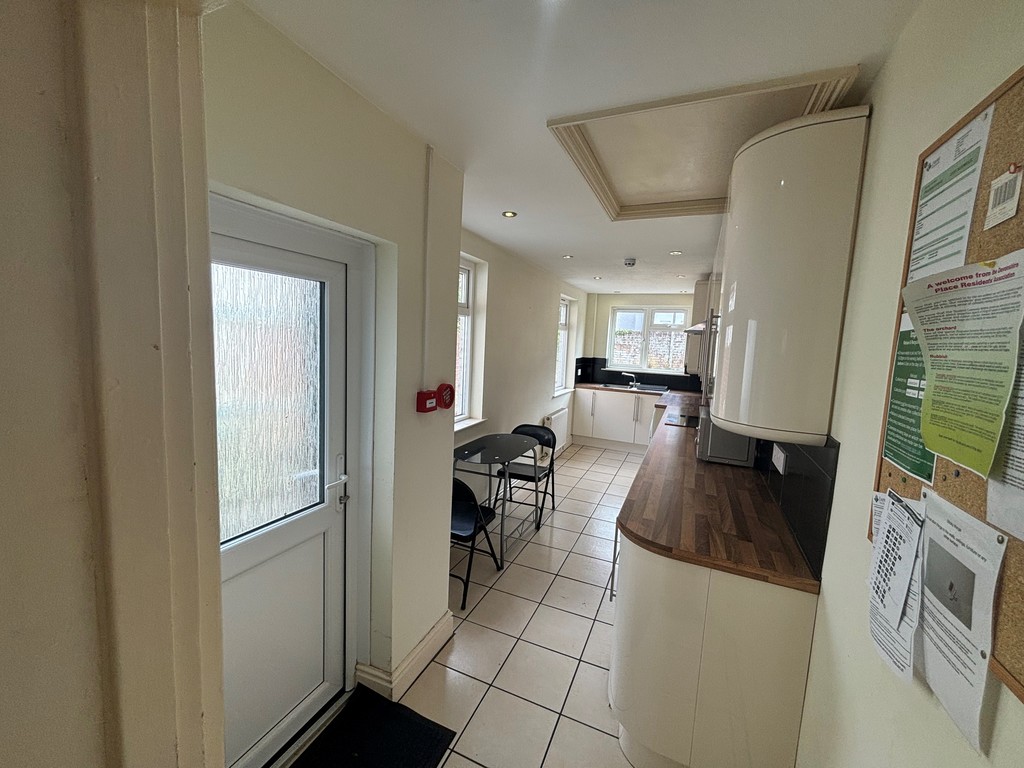 5 bed house to rent in Victoria Street, Exeter 3