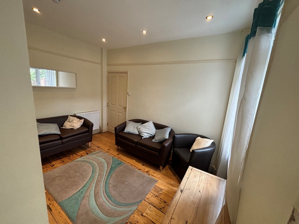 5 bed house to rent in Victoria Street, Exeter  - Property Image 5