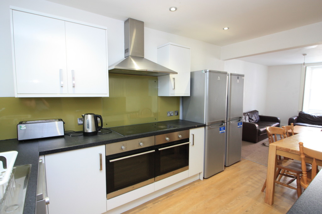 6 bed house to rent in New North Road, - Property Image 1