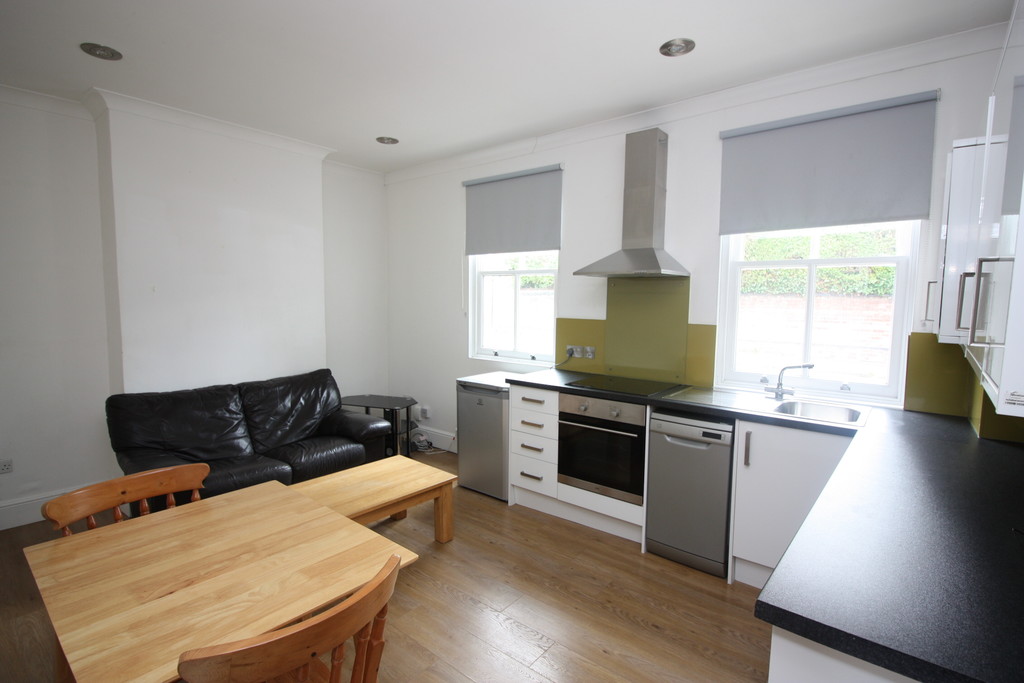 2 bed flat to rent in Clifton Road,, EX1