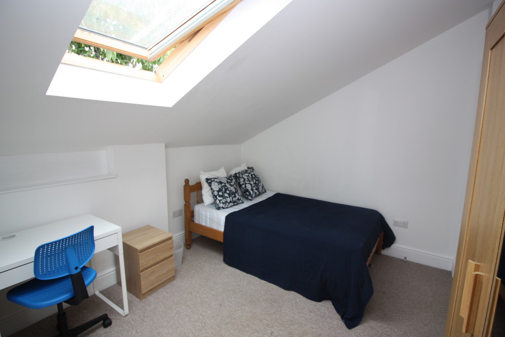 2 bed flat to rent in Clifton Rd, 11