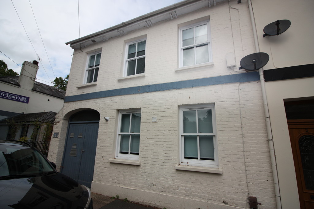 2 bed flat to rent in Clifton Rd, 11