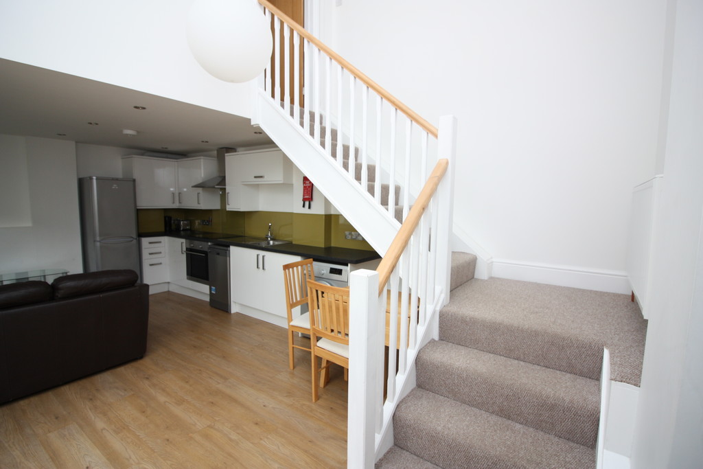 2 bed flat to rent in Clifton Rd, 5