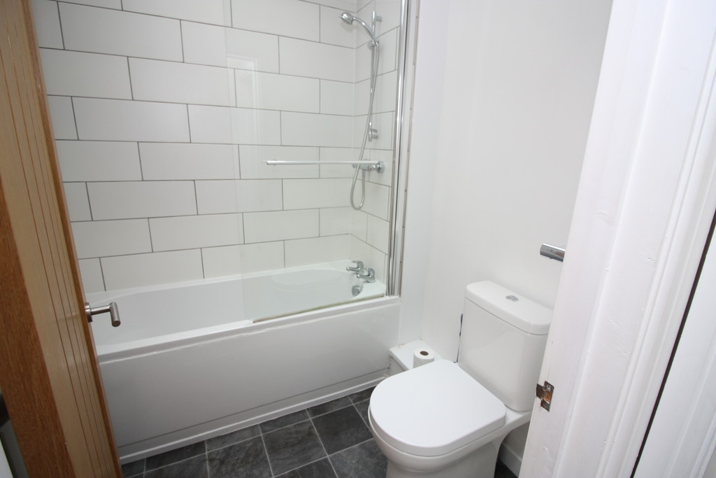 2 bed flat to rent in Clifton Rd, 7