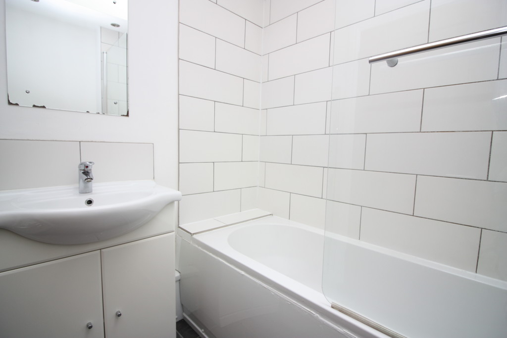 2 bed flat to rent in Clifton Rd,  - Property Image 8