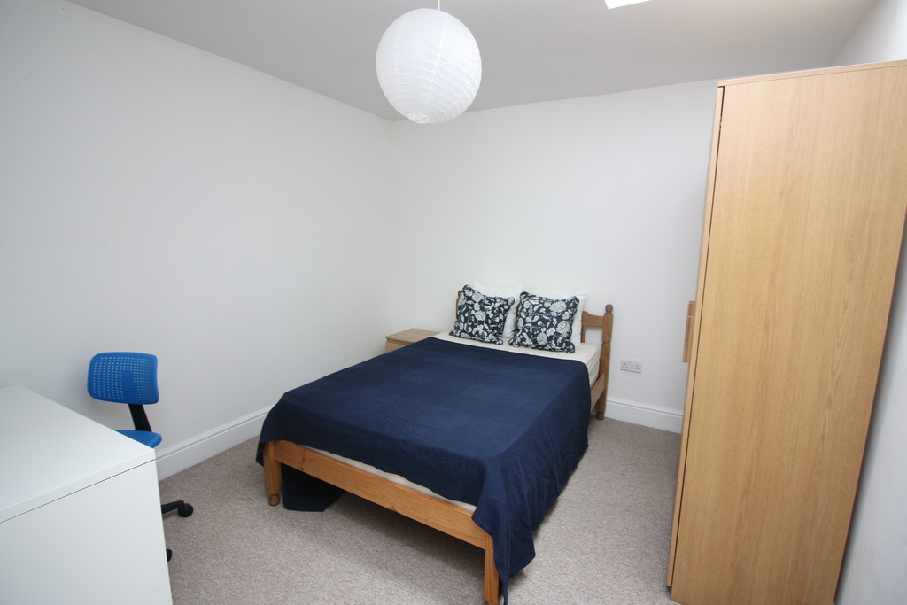 2 bed flat to rent in Clifton Rd, 8