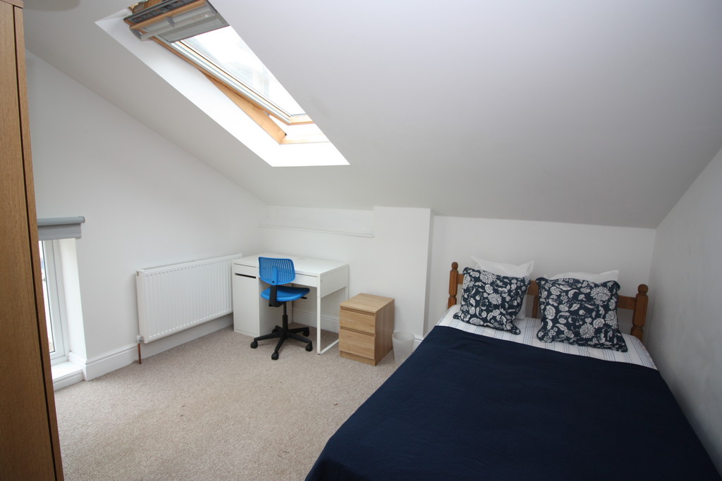 2 bed flat to rent in Clifton Rd, 10