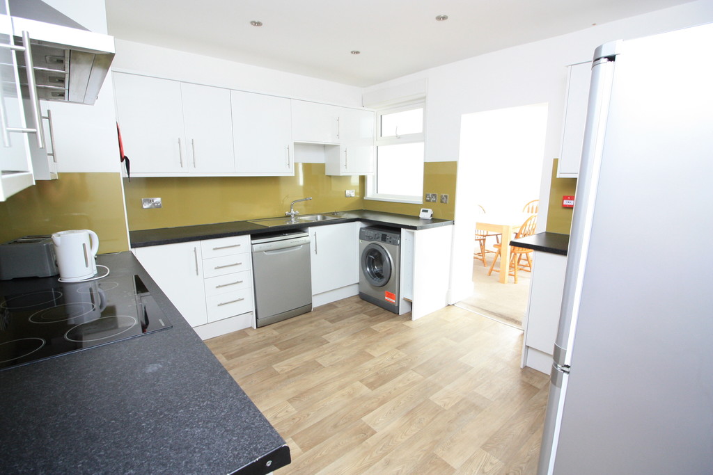 7 bed house to rent in Mowbray Avenue,  - Property Image 4