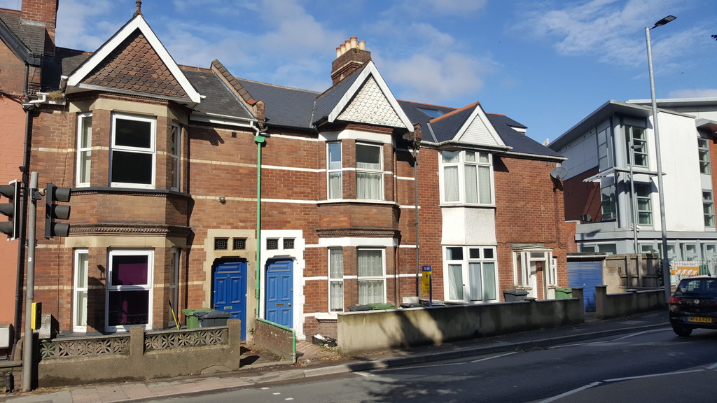 5 bed house to rent in Cowley Bridge Road, Exeter 1