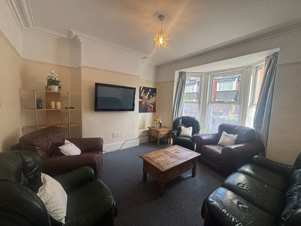 6 bed house to rent in Culverland Road, Exeter 2