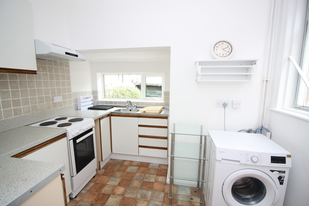 4 bed house to rent in Monks Road  - Property Image 3