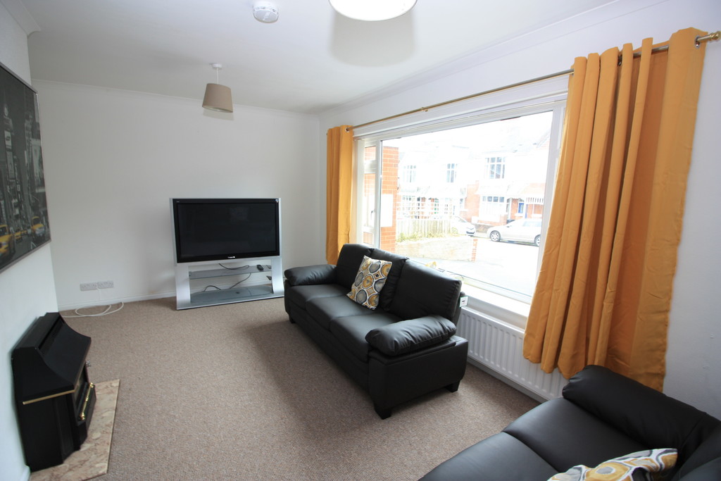 6 bed house to rent  - Property Image 2
