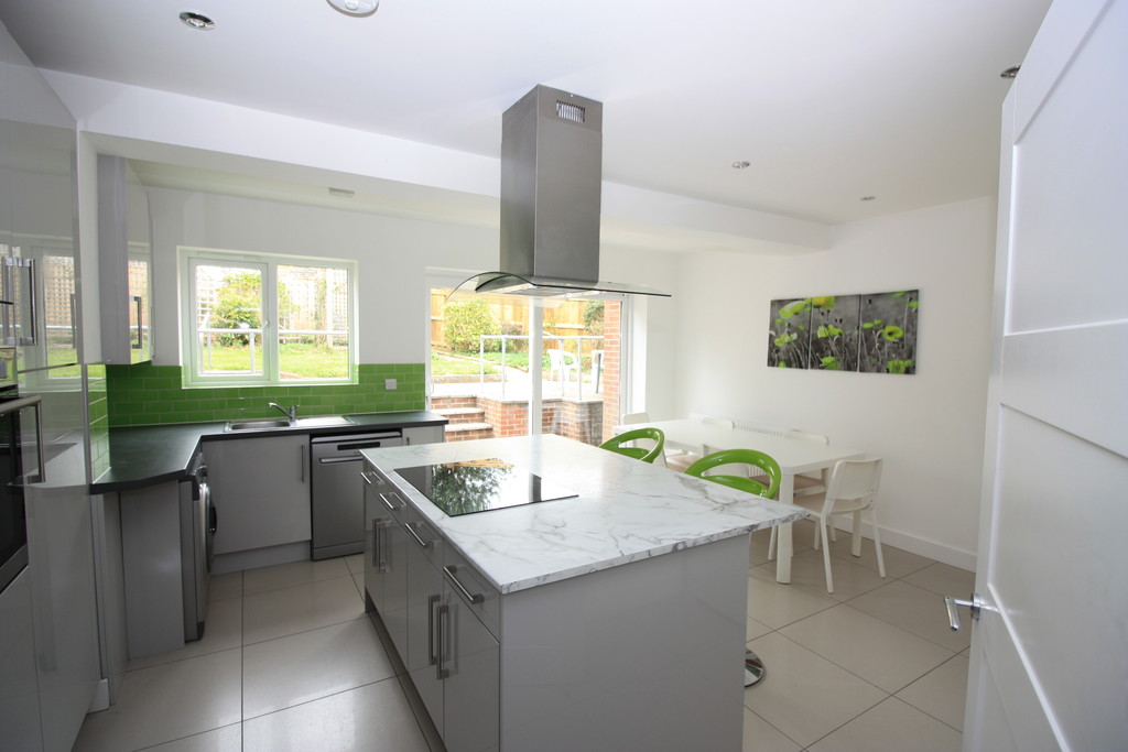 6 bed house to rent  - Property Image 3