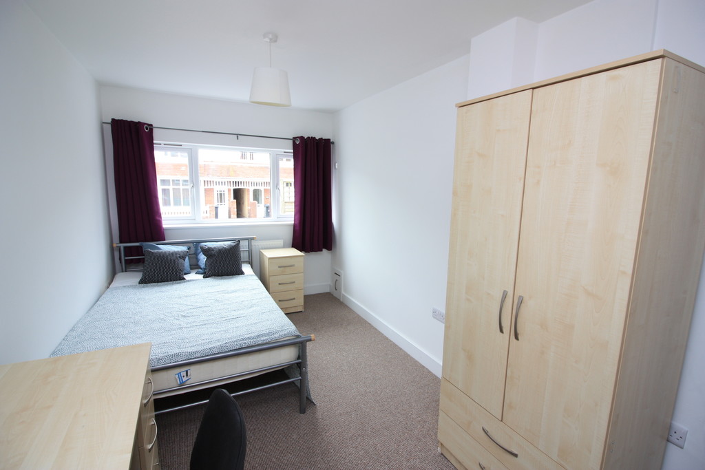 6 bed house to rent  - Property Image 7