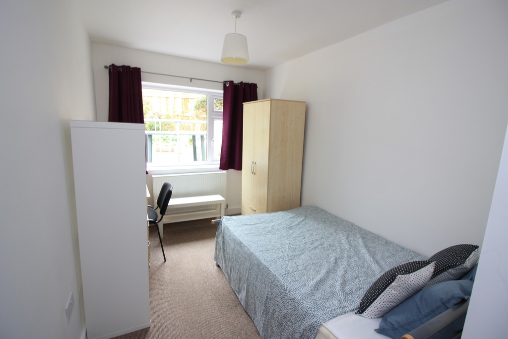 6 bed house to rent  - Property Image 8
