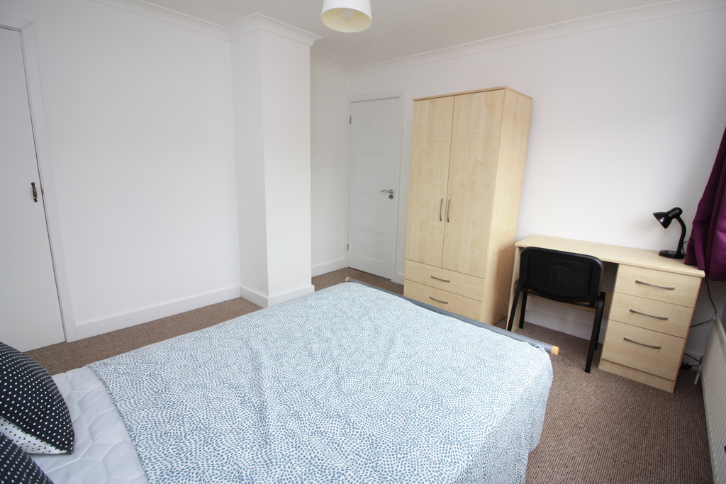 6 bed house to rent  - Property Image 10
