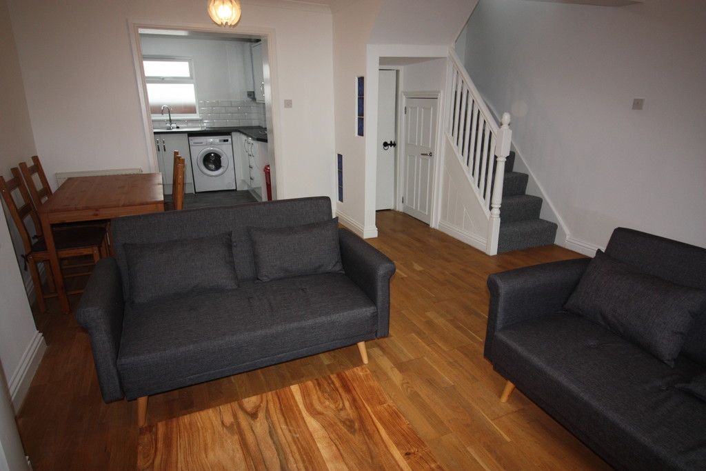 2 bed house to rent in New Buildings , Well Street 2