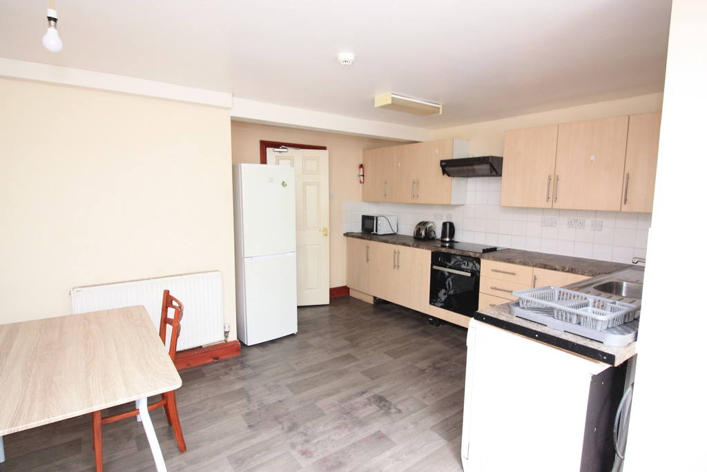 6 bed house to rent in Union Road, Exeter 3