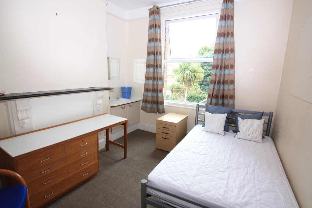 6 bed house to rent in Union Road, Exeter 8