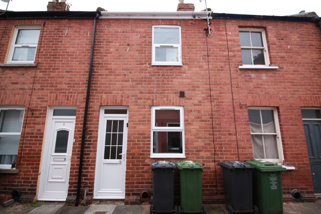 2 bed house to rent in Off High Street 3