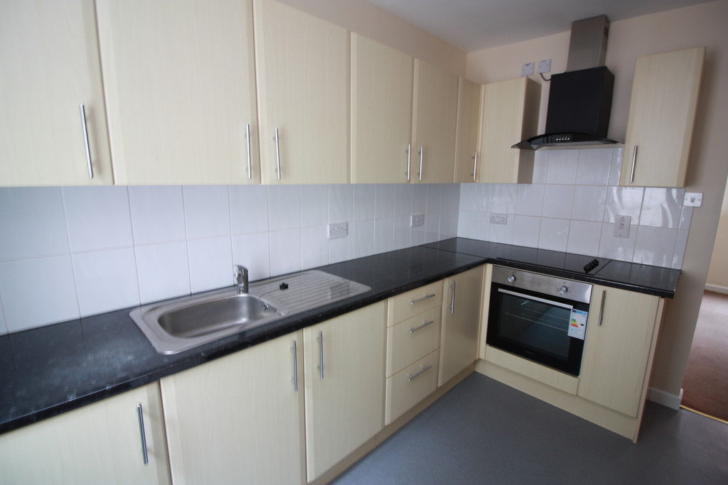 2 bed house to rent in Off High Street 5
