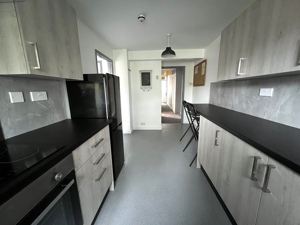 2 bed flat to rent in Longbrook Street 1
