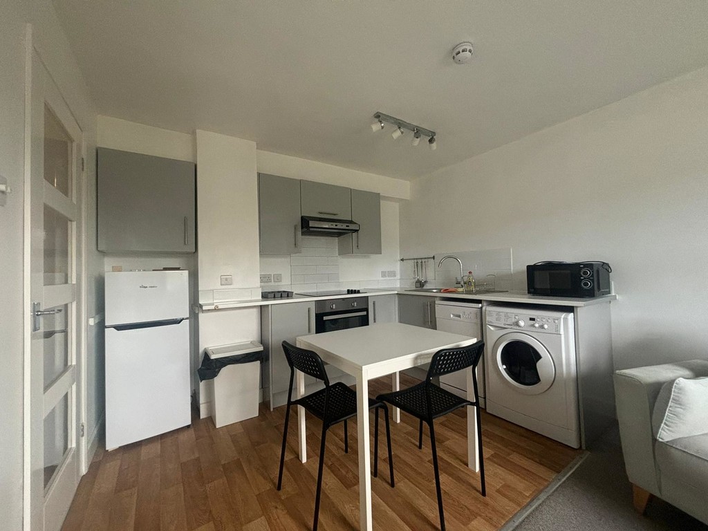 2 bed flat to rent in Longbrook Street, Exeter, EX4
