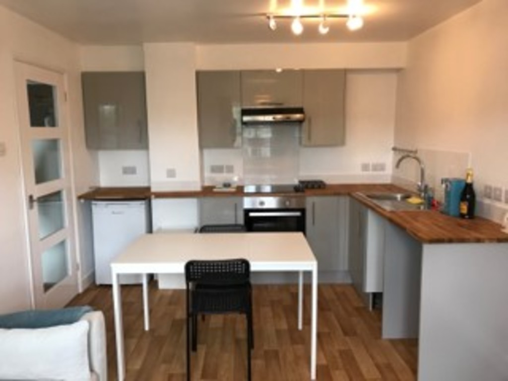 2 bed flat to rent in Longbrook Street, Exeter 1