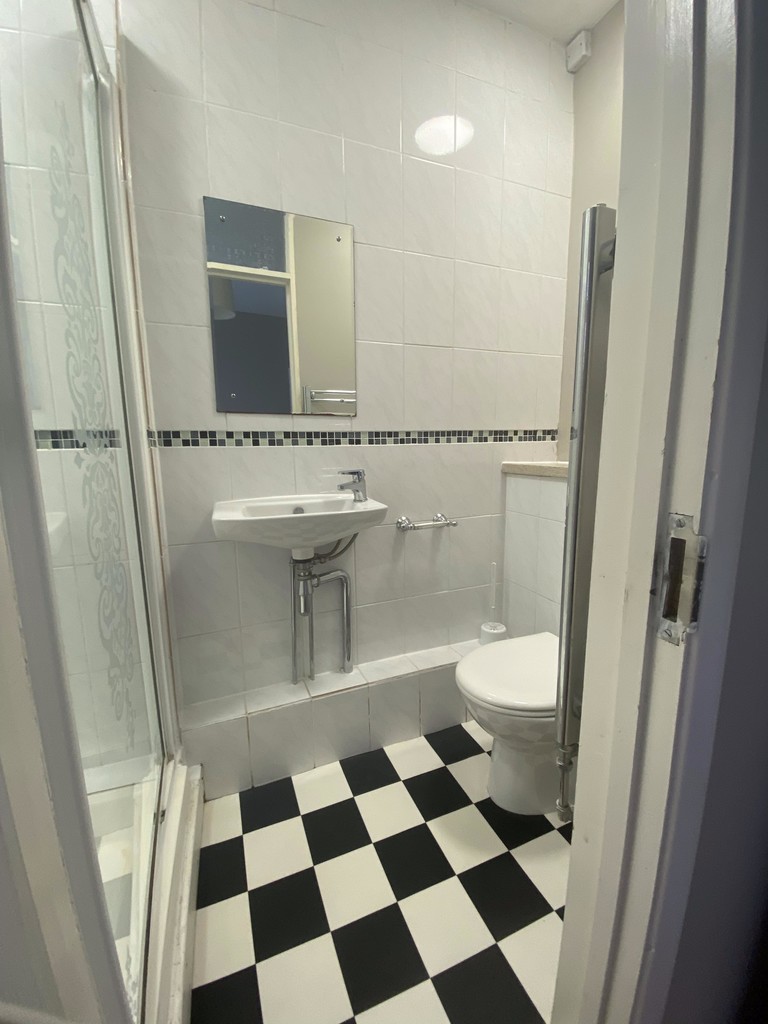 6 bed house to rent in May Street  - Property Image 5