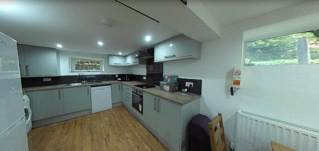 6 bed house to rent in St James Terrace  - Property Image 2