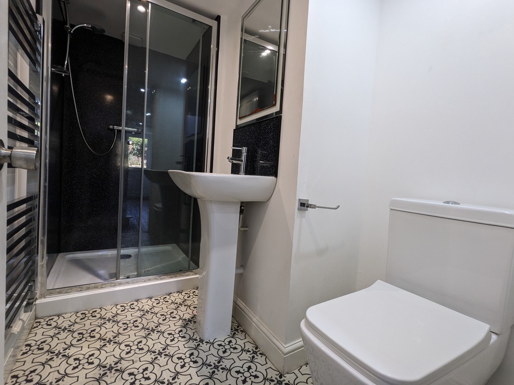 6 bed house to rent in St James Terrace  - Property Image 14