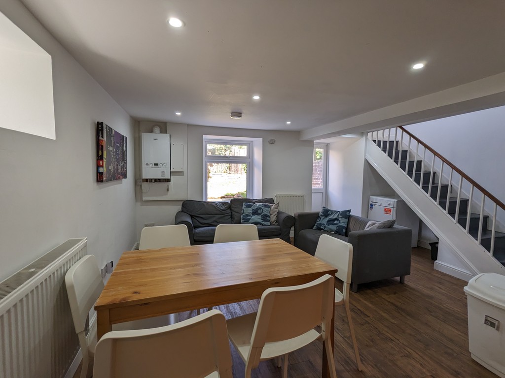 6 bed house to rent in St James Terrace  - Property Image 3