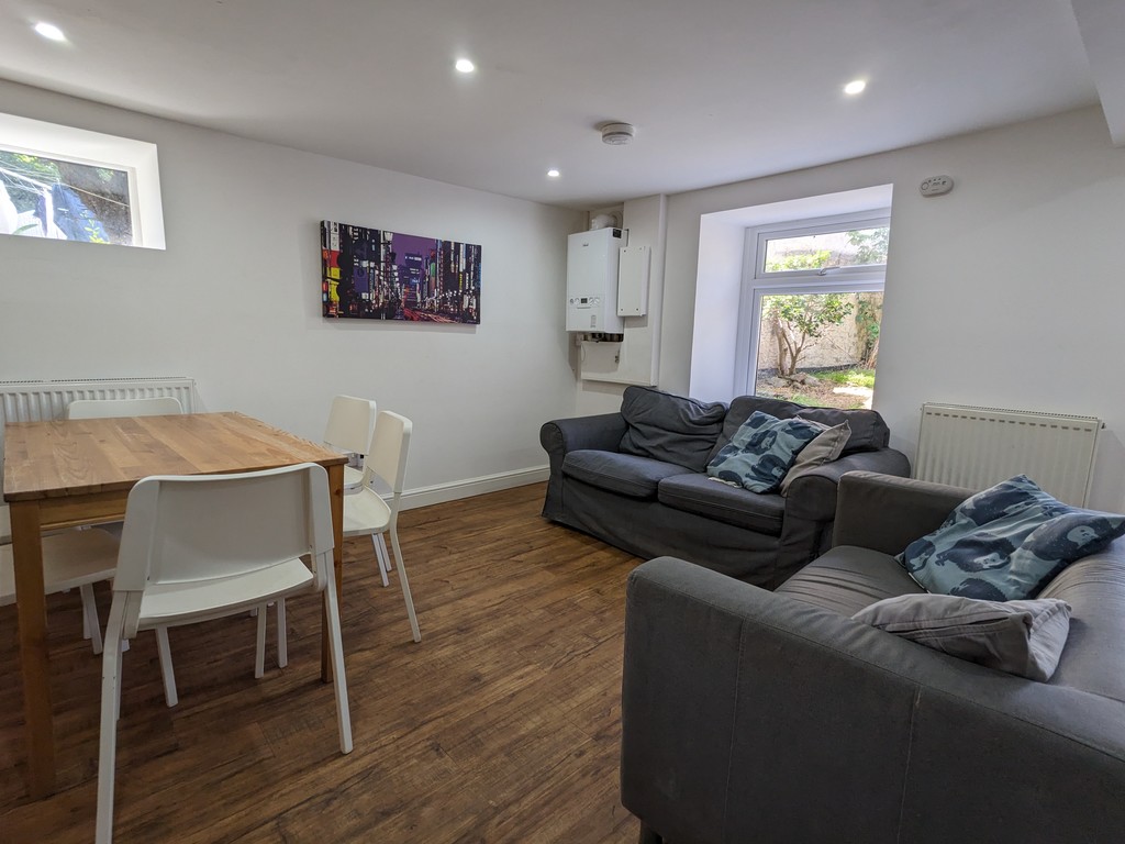 6 bed house to rent in St James Terrace  - Property Image 4