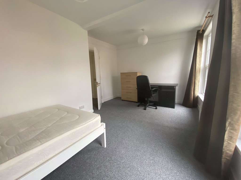6 bed house to rent in St James Terrace  - Property Image 10