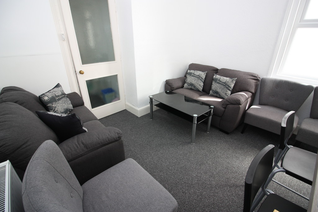 7 bed house to rent in Mount Pleasant Road  - Property Image 3