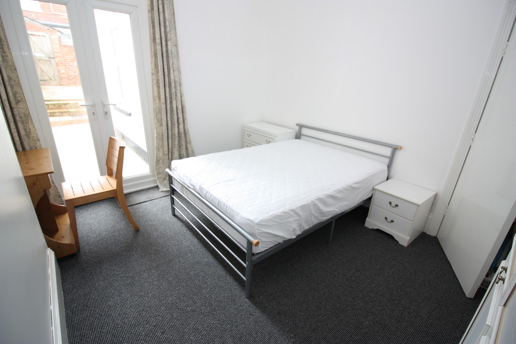 7 bed house to rent in Mount Pleasant Road  - Property Image 9
