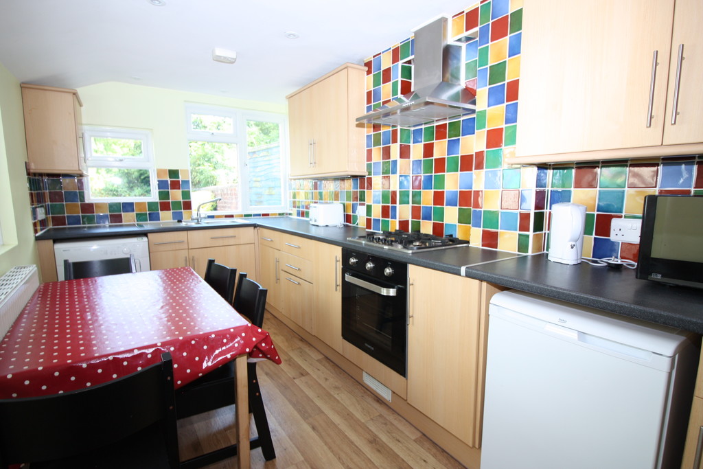 5 bed house to rent in Portland Street 3