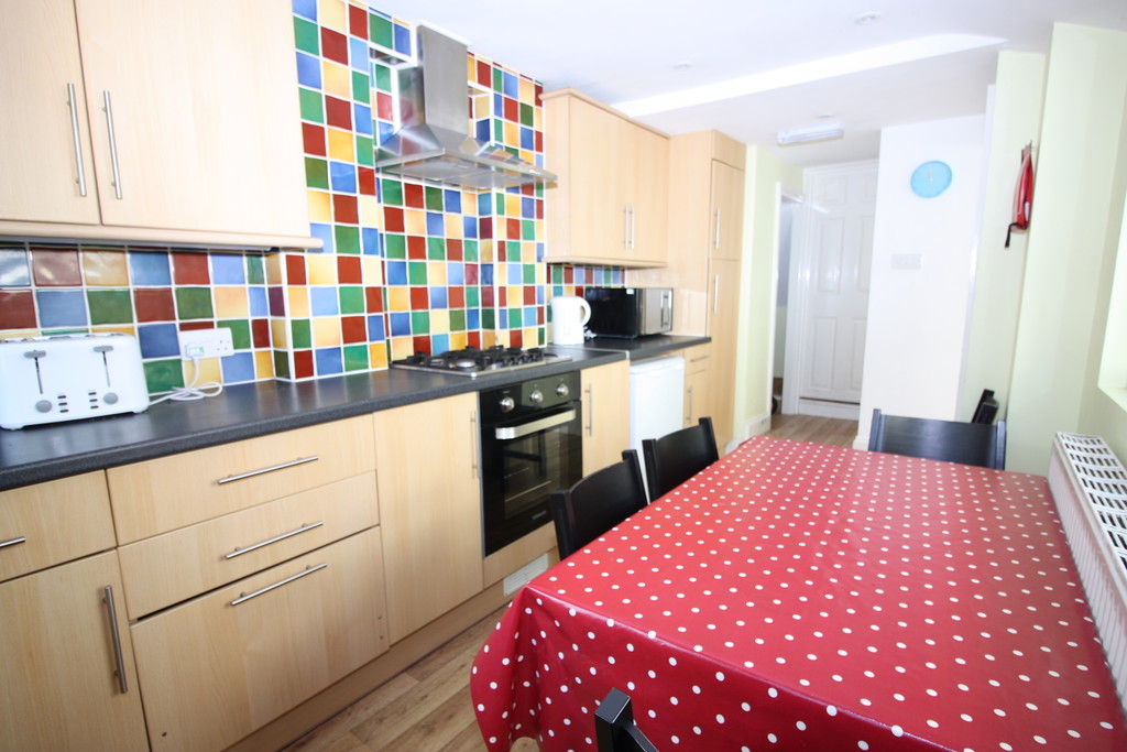 5 bed house to rent in Portland Street 4