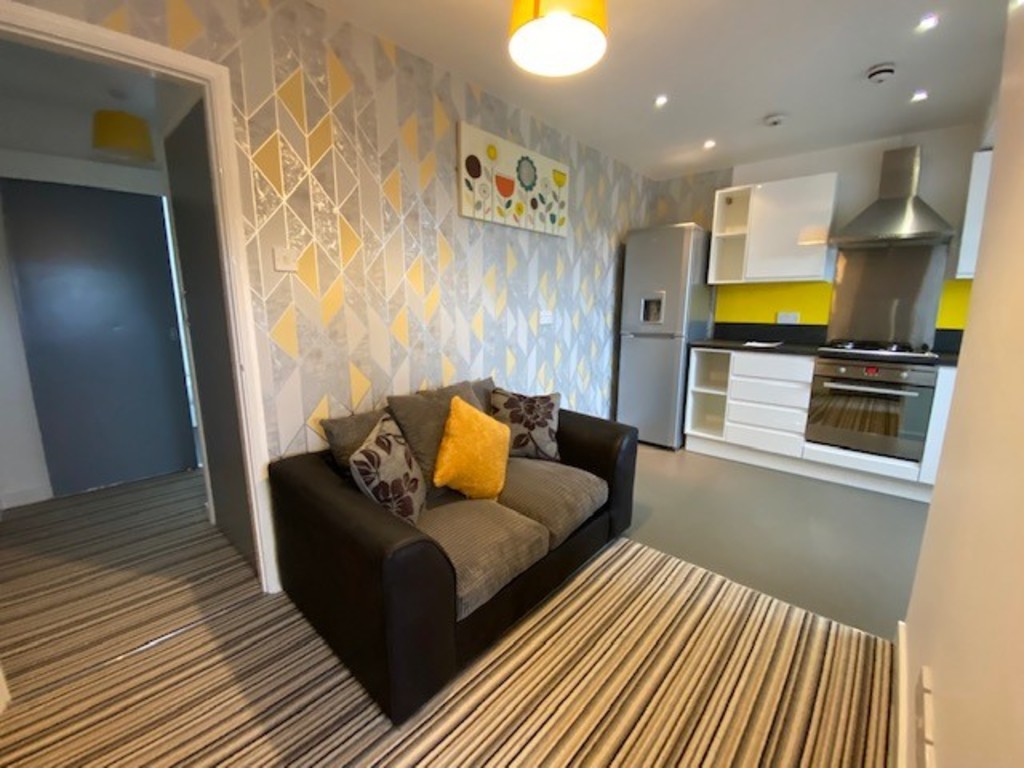 2 bed flat to rent in Longbrook Street, Exeter 1