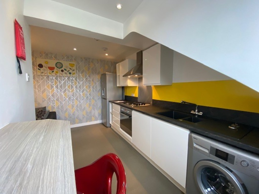 2 bed flat to rent in Longbrook Street, Exeter  - Property Image 3