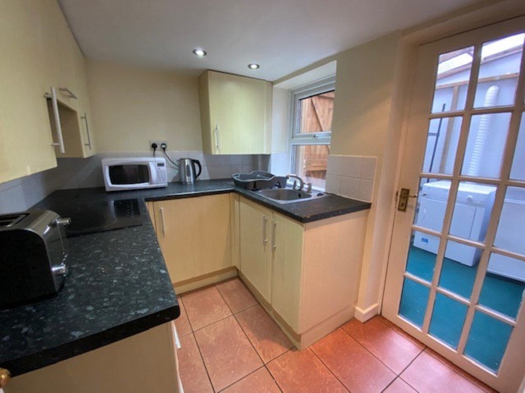 2 bed house to rent in Bridge Cottages, Well Street  - Property Image 5