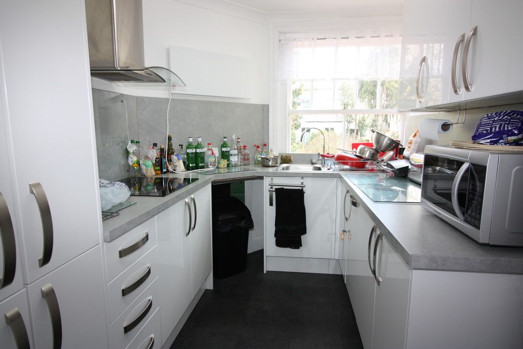 2 bed flat to rent in New North Road 6