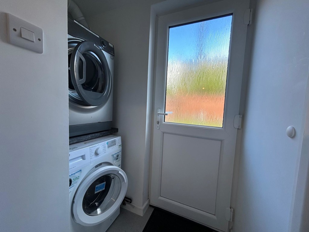 4 bed house to rent 13